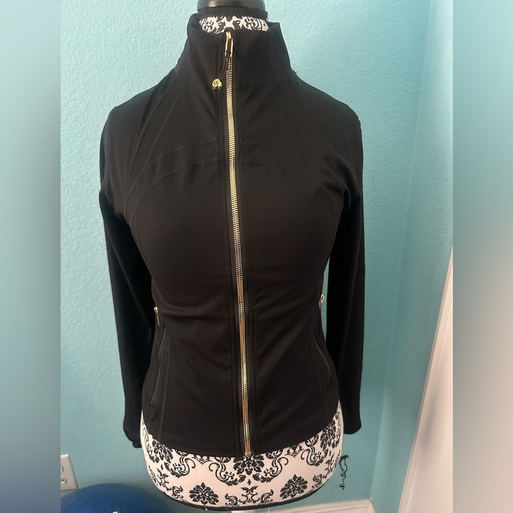 Lululemon Athletica Black Jacket define gold details